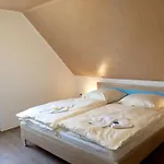 With 4 Bedrooms Holiday home