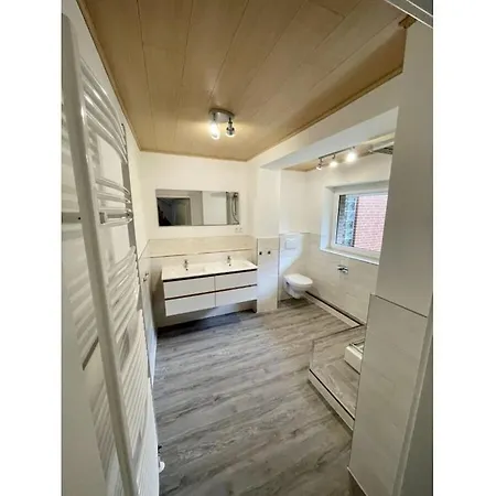 With 4 Bedrooms Kellenhusen